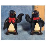 VINTAGE PENGUIN SOUVENIR SALT & PEPPER SHAKERS