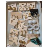 COSTUME JEWELRY BOX LOT