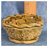 SMALL ARTIST SIGNED POTTERY DISH