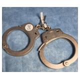 SMITH & WESSON METAL HANDCUFFS WITH KEY