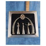 ANGELIC REFLECTIONS PEWTER METAL NATIVITY SCENE