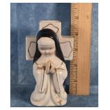 "LIPPER & MANN" WALL POCKET VASE FIGURINE