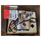 VINTAGE KODAK BROWNIE STARFLASH CAMERA OUTFIT