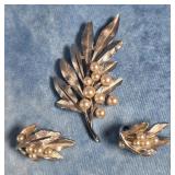 VTG. CROWN TRIFARI BROOCH & EARRINGS SET SIGNED