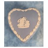 1980'S WEDGWOOD BLUE JASPERWARE TRINKET BOX