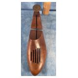VTG. WOODEN SHOE SHAPER