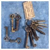 VINTAGE METAL SKELETON KEYS