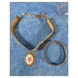 CHOKER NECKLACE AND BRACELET
