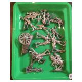 VINTAGE TOY METAL SOLDIERS BOX LOT