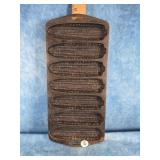 VINTAGE CAST IRON CORN BREAD PAN