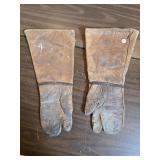 WWII ERA GAUNTLET GLOVES