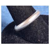 SIZE 5.5 STERLING SILVER RING 2 GRAMS