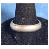SIZE 8 STERLING SILVER RING 5 GRAMS