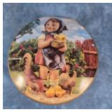 'FEEDING TIME' M.I. HUMMEL MUSIC BOX COLLECTION