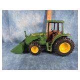 ERTL 1/16 SCALE JOHN DEERE UTILITY TRACTOR