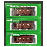 (3) Bowser HO Scale Soo Line 70 Ton Covered Hopper Cars, with Original Boxes