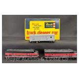 Revell HO Scale Rock Island AA Set and Track Cleaner Car with Original Box
