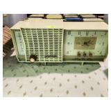 Vintage SIlvertone Clock Radio