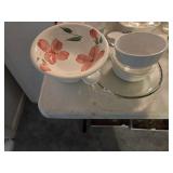 Assorted Bowls & Pie Plate