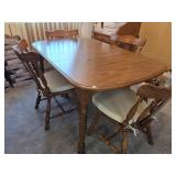 DIning Room Table w/4 Chairs & 1-10' leaf