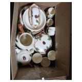 Franciscan Apple Earthenware Complete Dish Set 8 P