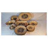 Pfaltzgraff USA Yorktowne Set