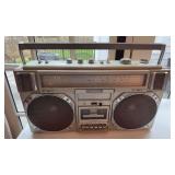 Crown boom box. Not tested. Damage to antenna