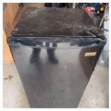 Magic chef small fridge. Not tested