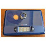 14kt gold ring. Approximately .10 ounces