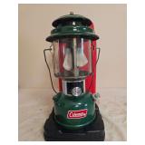 Coleman Model 220J Lantern with Case – Marked 10/75. Green double-mantle pressure lantern with matching green ventilator, clear globe, wire bail handle and carrying case; shows general age-related u