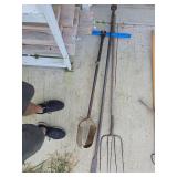 Auger pitch fork spud bar