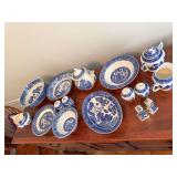 Various maker flow blue pieces