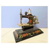 Casige mini hand crank sewing machine
