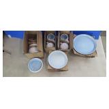 NEW IN BOX 16 Piece, Blue and White Round