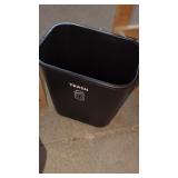 New Rubbermaid Trash Can, Perfect Size for Office