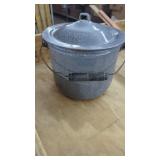 Grey Granite Pot With Lid.   Good Condition