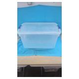Plastic Tote with lid ( No Damage)