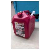 New 2 Gallon Gas Can press nPour