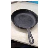 Estate Vintage #8GA  Cast Iron Skillet features a