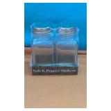 (New)Glass Salt & Pepper Set