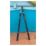 Fiskars 28" Long ...1-1/5" cut capacity Loppers