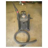 6 Gallon Wet/Dry Vac w/Attachments