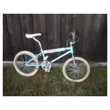 16IN PREDATOR BICYCLE