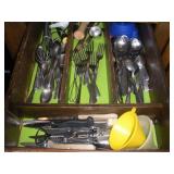 SILVERWARE CONTENTS OF DRAWER