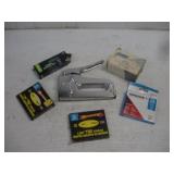 STAPLE GUN AND STAPLES