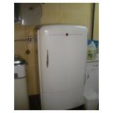 VINTAGE GE REFRIDGERATOR