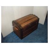 VINTAGE WOODEN TRUNK 32X18X21