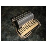 VINTAGE G. VERDE ORGANTONE ACORDIAN W/ CASE