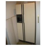 LG FRIDGE / FREEZER 30 1/4 X 25 1/2 X 68