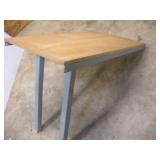 WALL MOUNTED WORK BENCH 4FT LONG